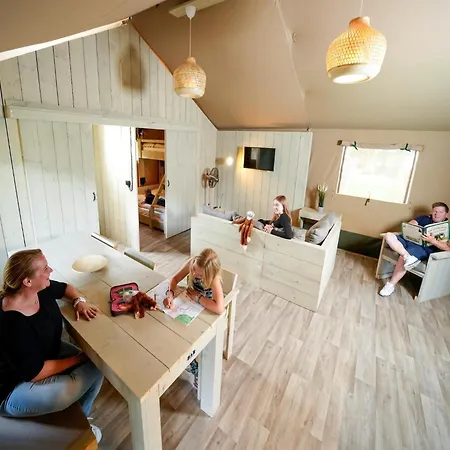 Luxuszelt Im Serengeti Park Tatil Evi Hodenhagen